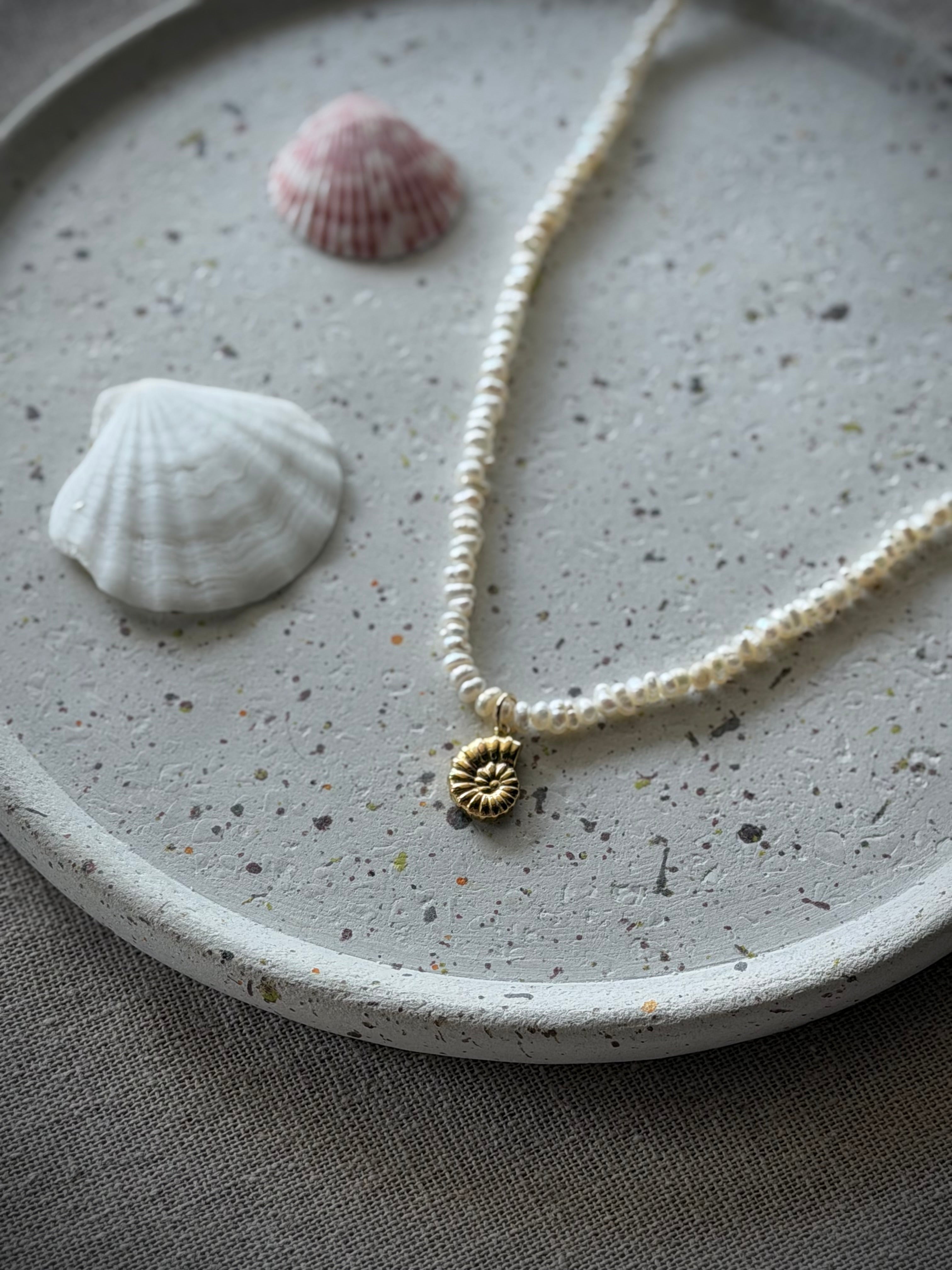 Choker „ Mini Pearl Charm”