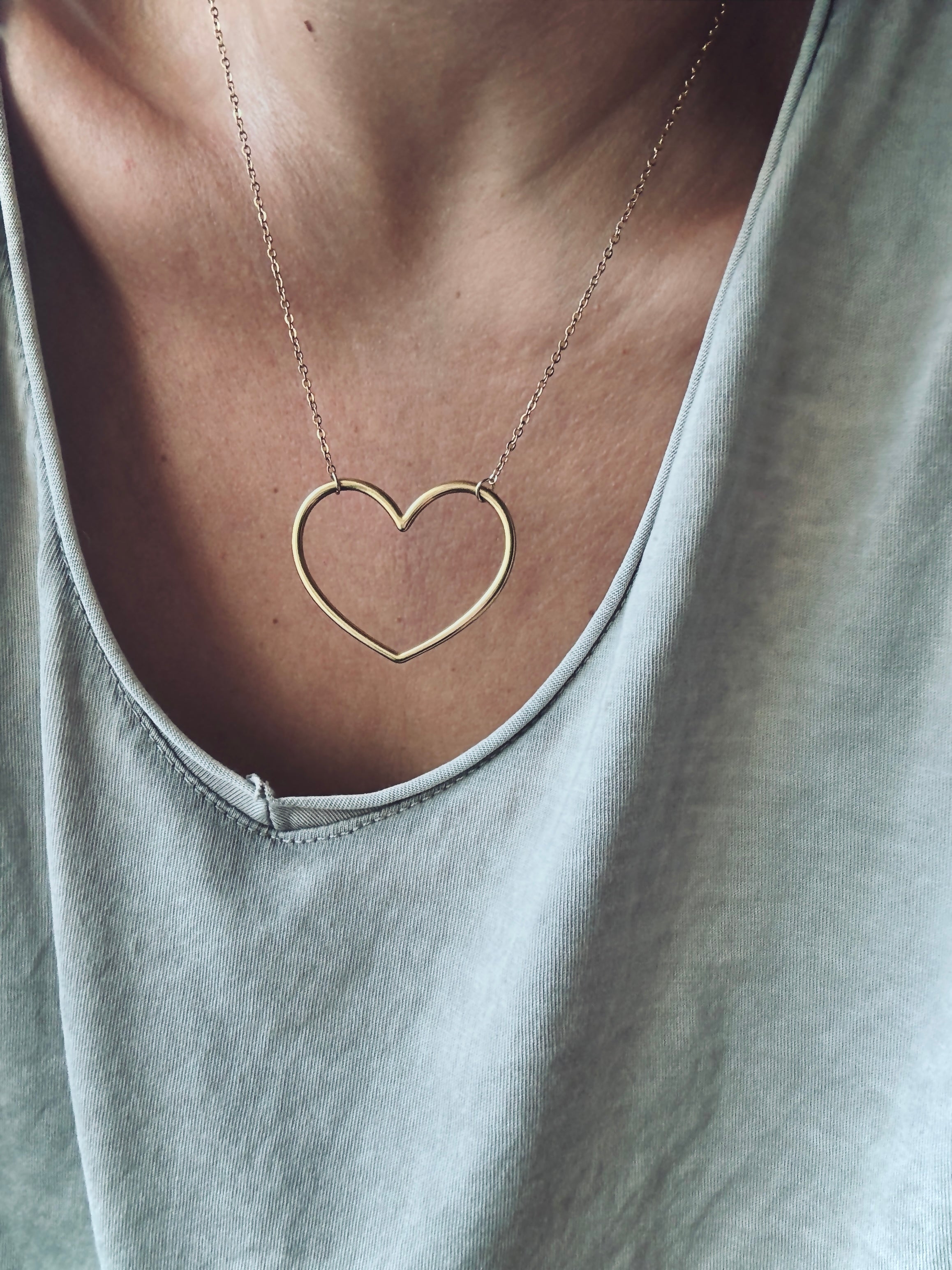 naszyjnik duże serce styl paryski złoty